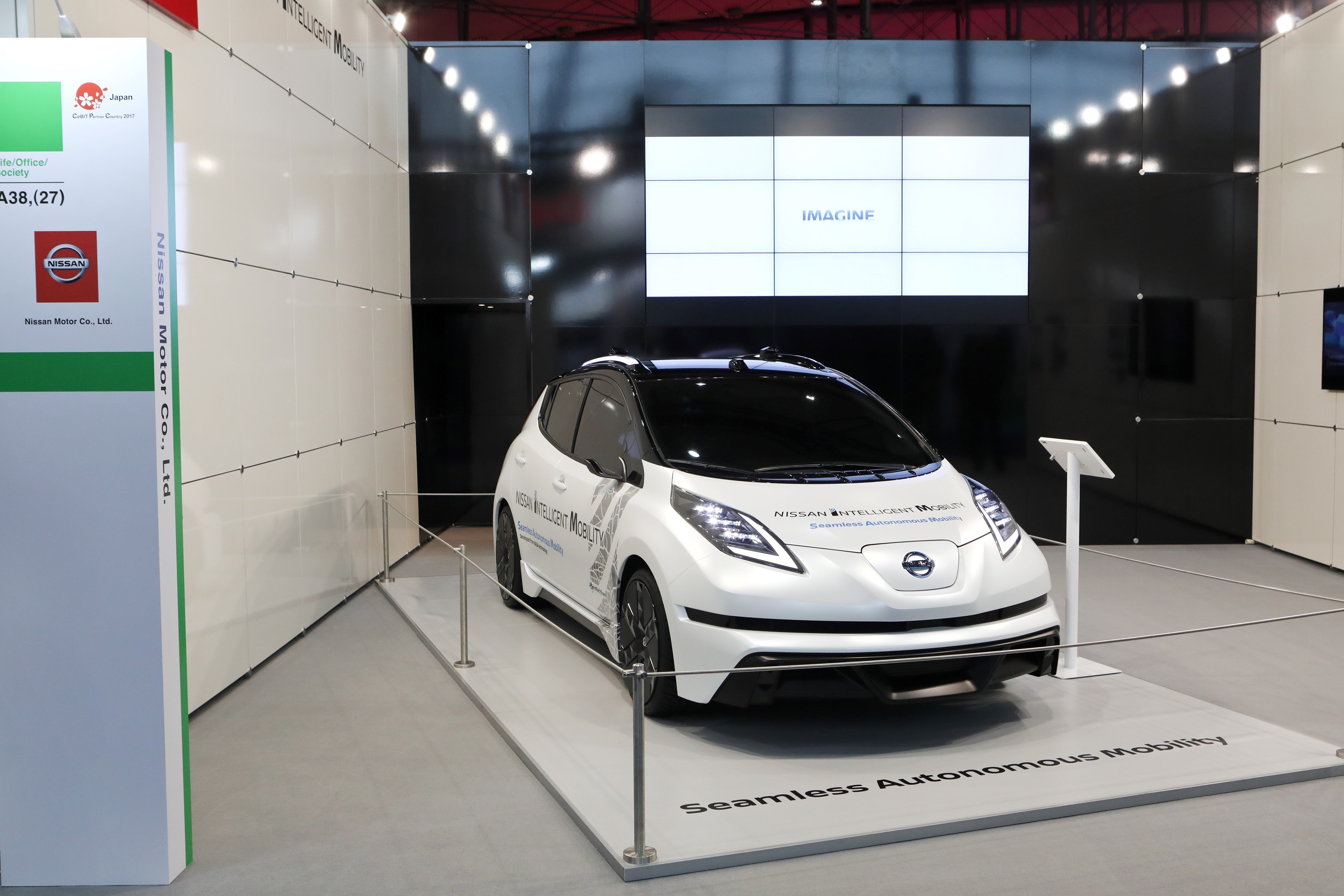 Nissan Seamless Autonomous Mobility