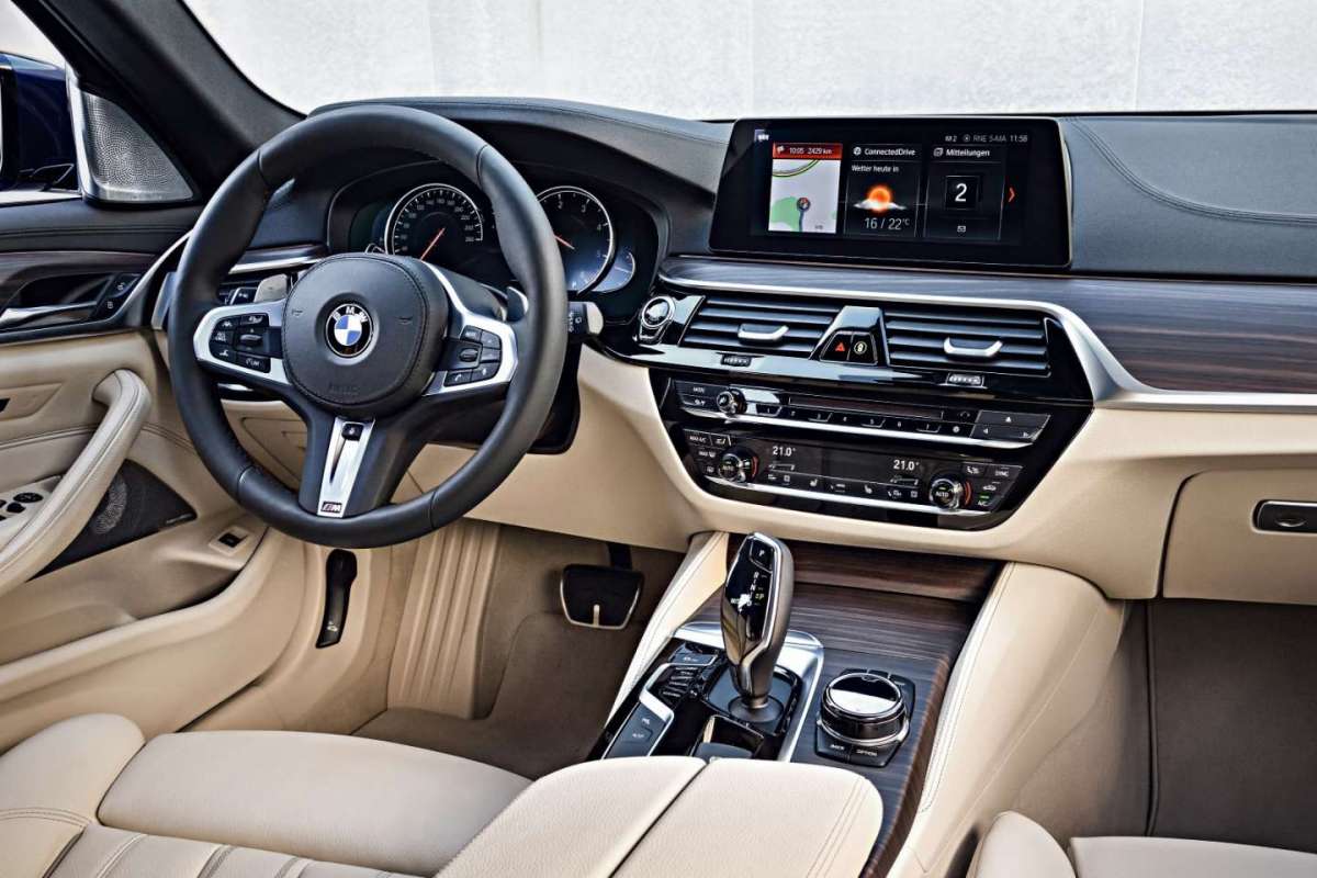 BMW Serie 5 Touring 2017 Interni