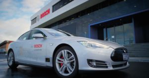 Tesla Model S: in 125 mila richiamate per problema bullone Bosch Elettriche ibride
