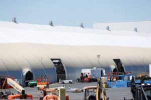 Tesla in tenda, la nuova struttura esterna alla fabbrica per la model 3 Elettriche ibride