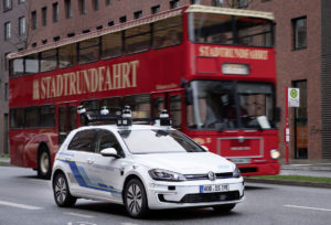 Volkswagen sta testando veicoli automatici nel traffico urbano di Amburgo OltreFrontiera