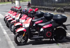 Acciona triplica le moto elettriche in sharing a Roma Twin Fleet