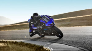 Nuova Yamaha R7