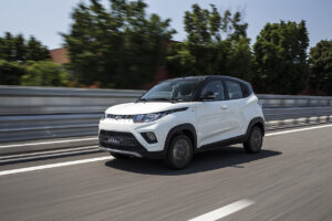  MAHINDRA KUV100 NXT