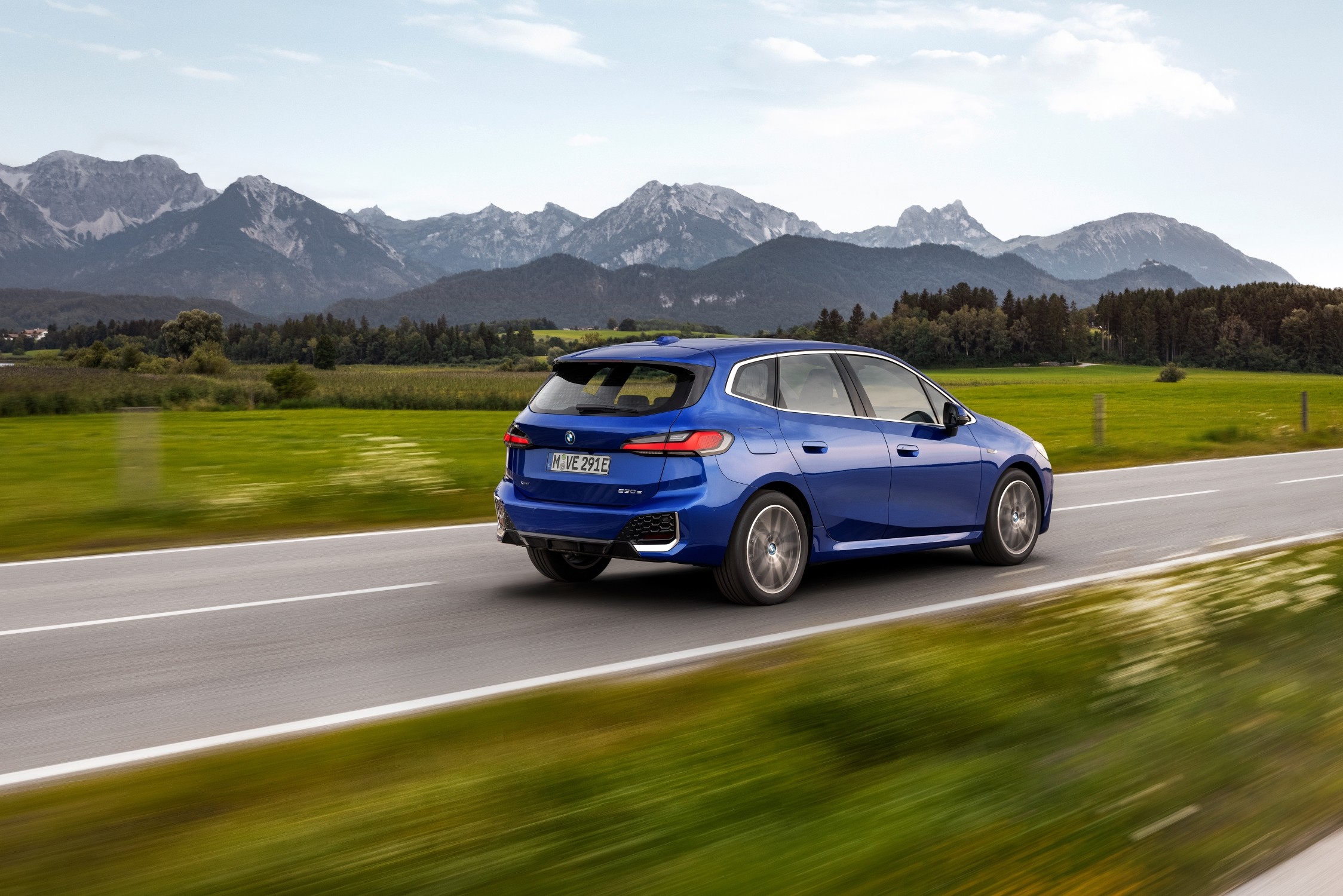 Funzionalità, piacere di guidare tipico di BMW e un approccio estremamente progressista caratterizzano la nuova BMW Serie 2 Active Tourer.
