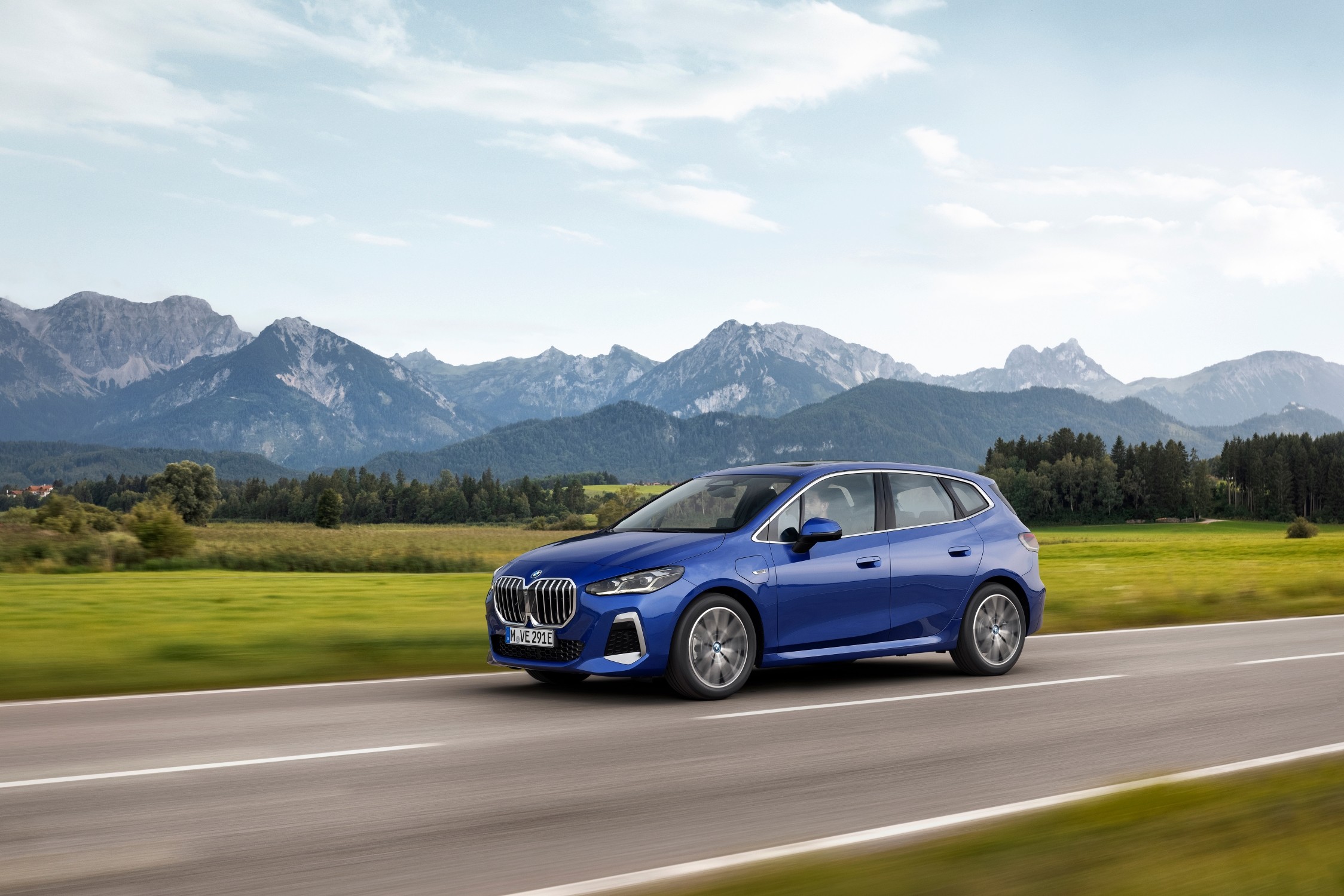 Funzionalità, piacere di guidare tipico di BMW e un approccio estremamente progressista caratterizzano la nuova BMW Serie 2 Active Tourer.