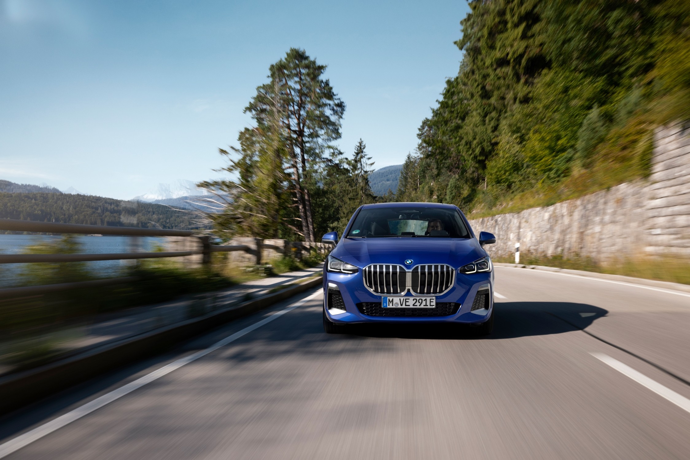 Funzionalità, piacere di guidare tipico di BMW e un approccio estremamente progressista caratterizzano la nuova BMW Serie 2 Active Tourer.