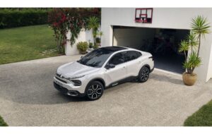 Nuova Citroen C4 X e Ë-C4 X elettrica