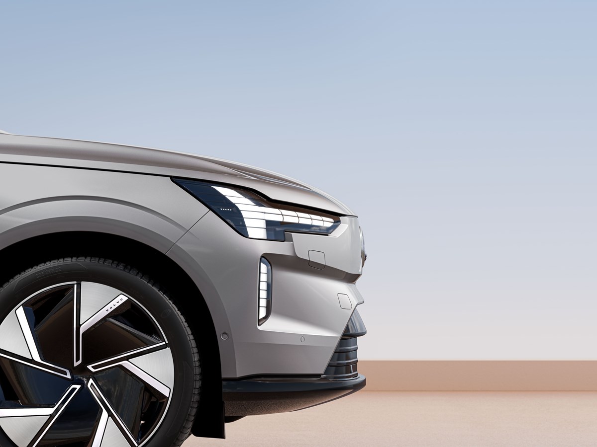 Nuova Volvo EX90