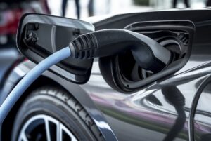Italiani e auto elettrica