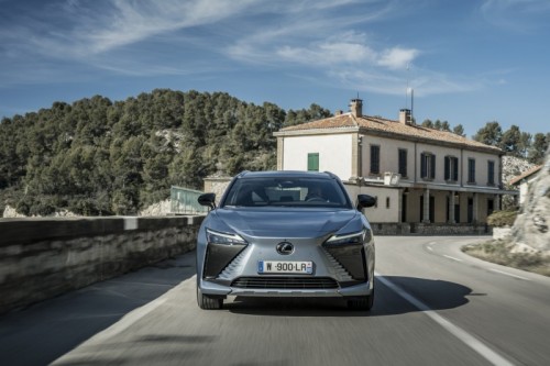 Nuovo Lexus RZ 450e