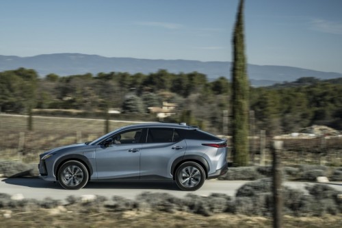 Nuovo Lexus RZ 450e