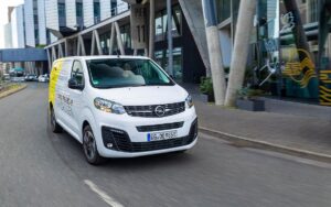 Vivaro-e HYDROGEN in sedici nella flotta Jos Scholman Veicoli commerciali