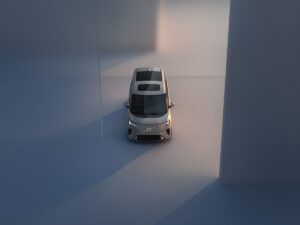 Nuova Volvo EM90 