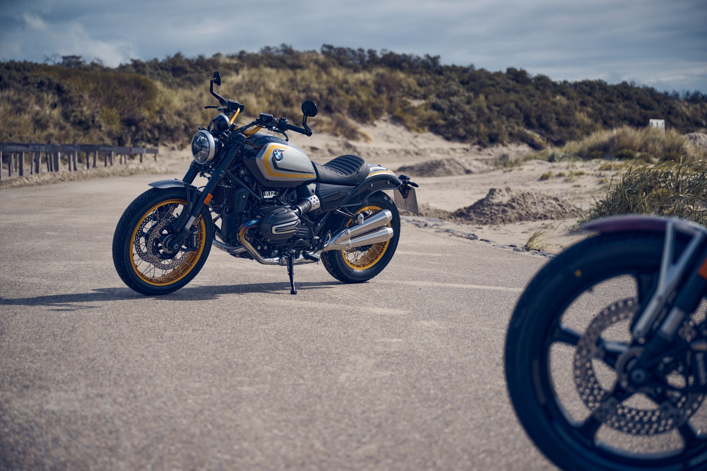 new BMW R 12