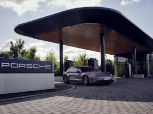 Ricarica rapida fino a 400 kW: la nuova Porsche Charging OltreFrontiera