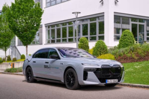 Bmw e Solid Power: test su strada per batterie allo stato solido i7 Elettriche ibride