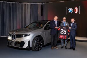 House of BMW Italia si Trasforma in San Siro per AC Milan Automakers