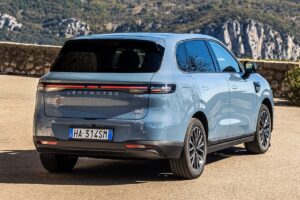 Leapmotor B10 2026: nuovo OTA con One-Pedal e CarPlay Elettriche ibride