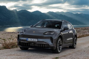 Porsche Cayenne S Electric: il SUV elettrico che amplia la gamma Elettriche ibride