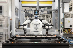 Robot umanoidi operai nelle fabbriche di BMW Group Automakers