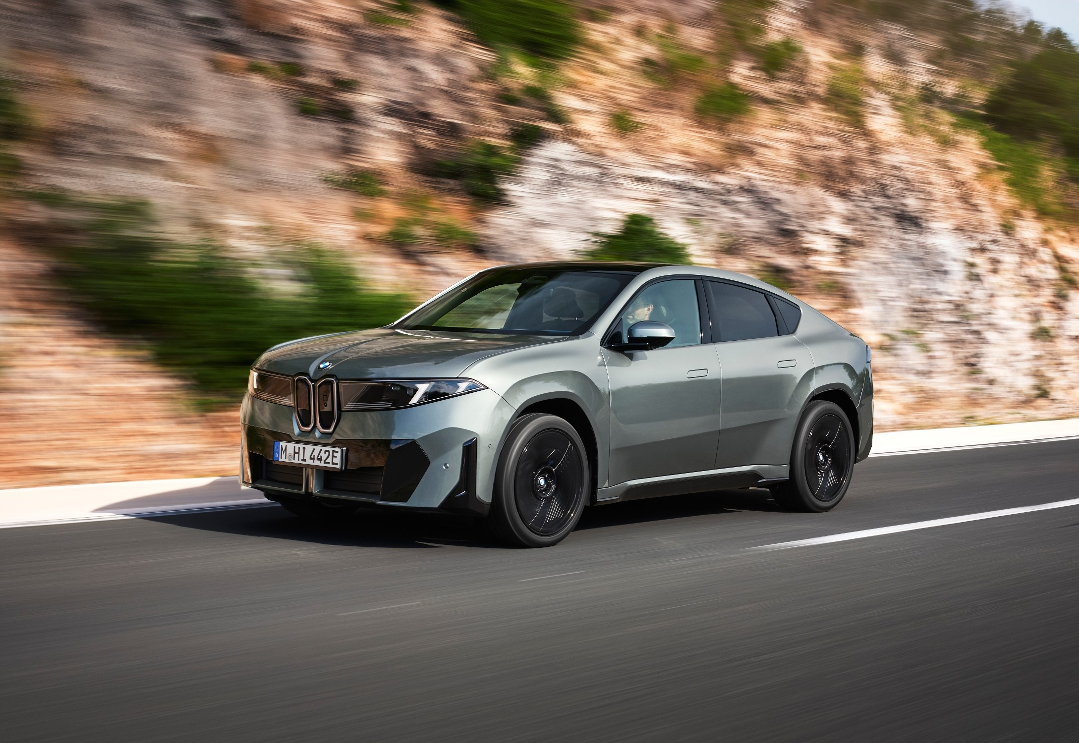 Nuova BMW iX4