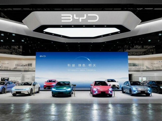 Mercato cinese auto elettriche: l’offensiva di massa a Parigi Mercato cinese auto elettriche