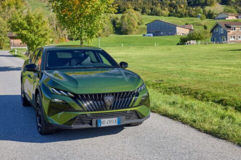 Nuova Peugeot 408